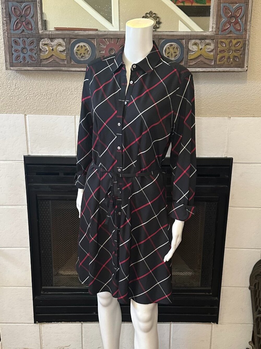 UNTUCKit Dress Black Checkered Long Sleeve Button Up 40772 armpit to armpit 20"